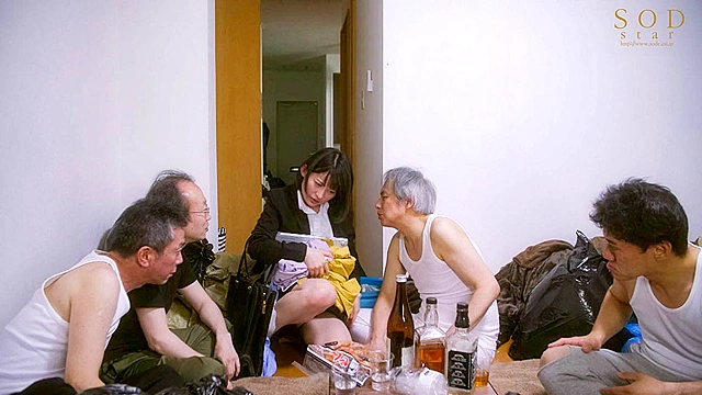 上京してルームシェアした部屋は汚いおやじの住む汚部屋でした…汚なおじさんに犯されて感じちゃった私は最低ですか？ 宮島めい