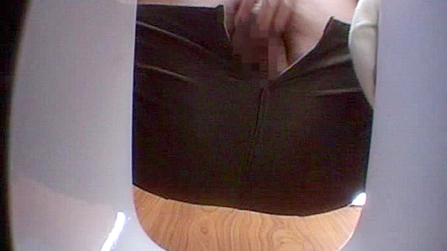 若い女性が公共のトイレを使用するのにはワケがあった！！