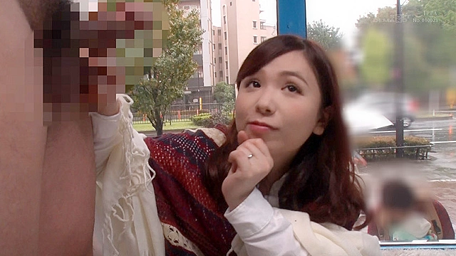 マジックミラー号 心優しい子持ちのママがデカチンで妻に挿入を許してもらえない男性に素股奉仕 産後で感度が上がったマ○コは我慢できず、不倫挿入真正中出し！5 6時間SP！！