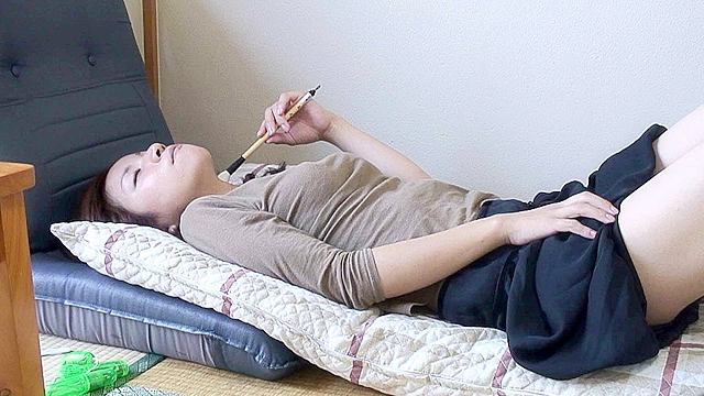 地味で細身で平凡な普通の女子が見せちゃうんだ、オナニー