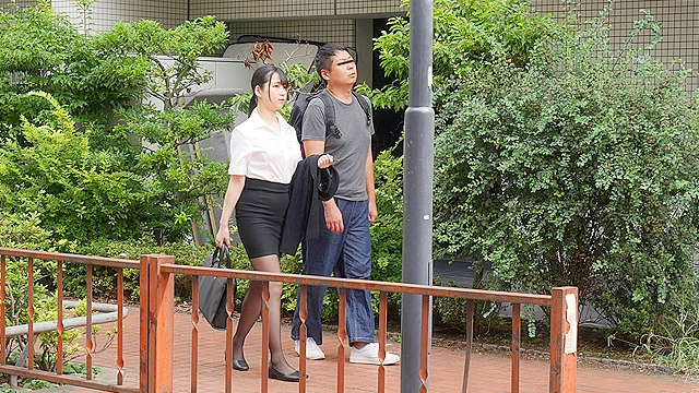 内見中に大きな胸を揉まれ感じた巨乳不動産レディは生でヤられても拒めないVOL.2