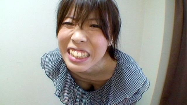 立ちクンニされながら質問に答える女【十一】