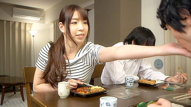 ナイスバディでエッチな友達の姉にイジメられて何度も射精させられた。