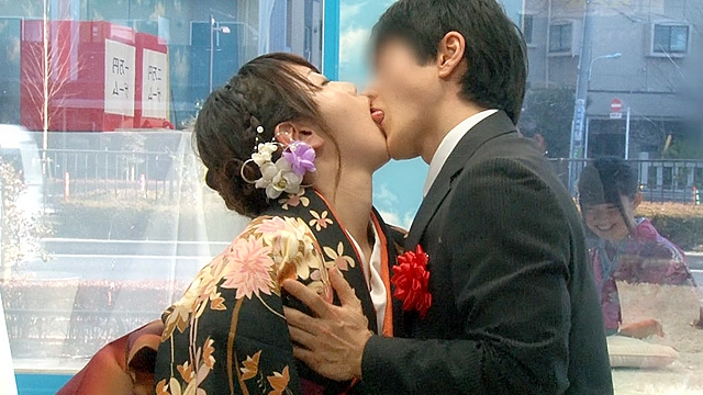 マジックミラー号 大学卒業式を終えたばかりの友達同士の男女がMM号に初乗車！Hなゲームでお互いのオナニーを見せ合ったら火が付いて“思い出SEX”までしてしまうのか！？2