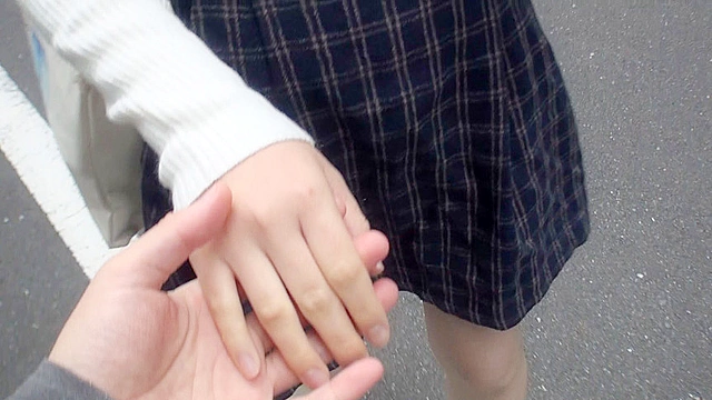 福島から上京、そのまま処女喪失。華奢で貧乳の素朴な田舎娘さゆり