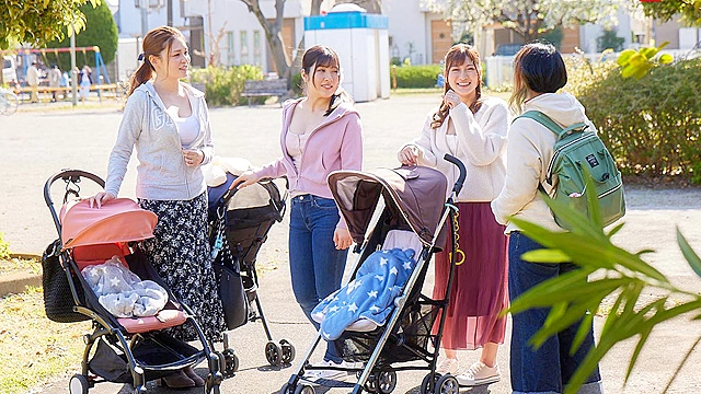 マジックミラー号 巨乳ベビーカーママさん限定！「乳もみ検診」と称して産後で3倍敏感になったおっぱいを執拗なまでにこねくり回す！ ママ友の前で感じてしまったら最後、旦那以外のち○ぽで痙攣イキ