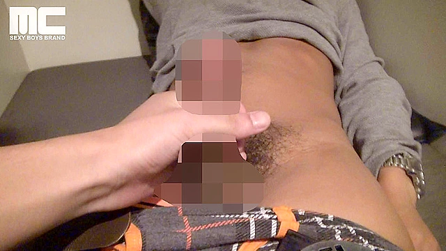 絶対に音をたててはならないネカフェでハメ撮りSEX！！
