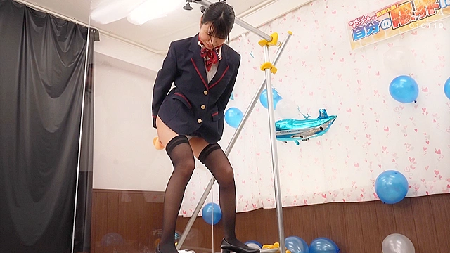 透け壁越しだからディルドーズブマン丸見え！フライト帰りの美脚CAが挑戦する1ピストン100円の極太ディルドチャレンジ！ポルチオ直撃でどんどん卑猥になる腰振りをガラス越しにじっくり観察されて発情！無責任膣内射精～かすみ編～