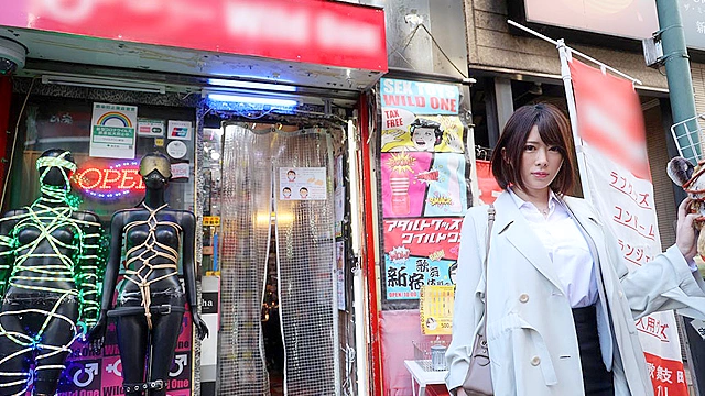 セクシャルグッズ売るオンナ 蛇舌トルネードベロキス×巨乳セールスレディ...辻井ほのか