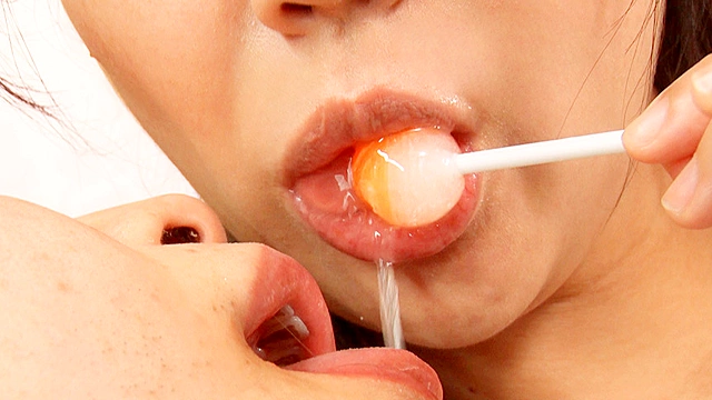 飴玉しゃぶった唾液とめどなく飲まされ続けながらアイスキャンデーのようにち○ぽしゃぶられ続ける