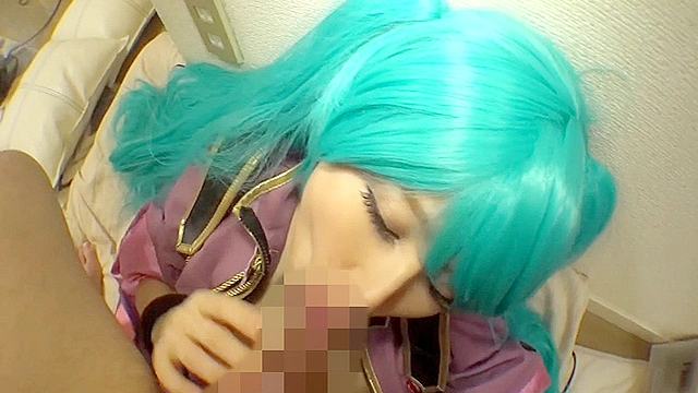 人妻ママにコスプレさせたら恥ずかしい思いで欲情 濡れまくり！着たまま生挿入ガン突きピストン生中出し