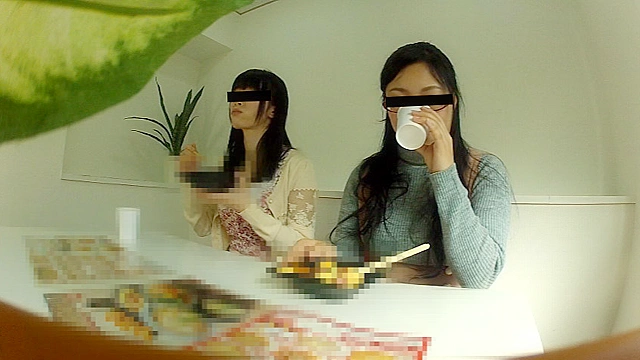 新メニューと嘘をついて排泄物入り料理を試食させられる女