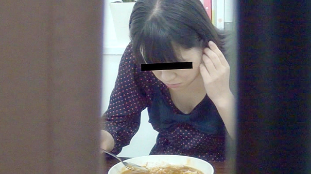 新メニューと嘘をついて排泄物入り料理を試食させられる女