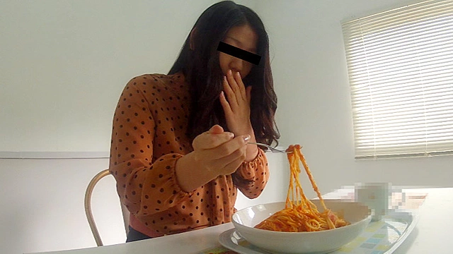 新メニューと嘘をついて排泄物入り料理を試食させられる女