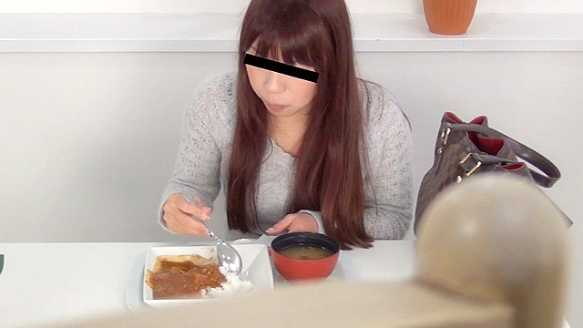 新メニューと嘘をついて排泄物入り料理を試食させられる女
