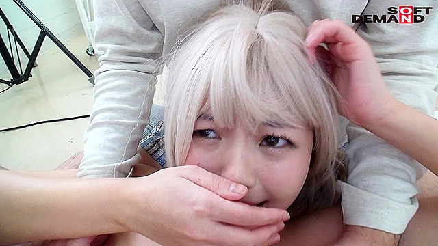 首輪を着けたらアラ不思議！？足！耳！乳首！？3人が入れ替わる度にそれぞれ感じる多重性感帯！ずっと身体がビクビクしちゃう、コスプレ撮影会！！