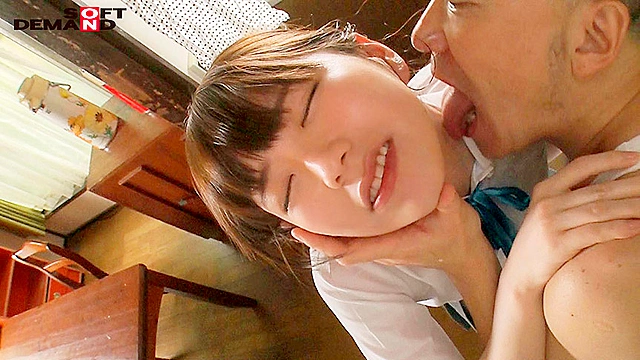 ね～っとり舐められ接吻 桜井千春