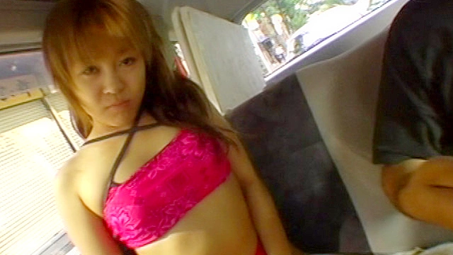 穴と膣の女王 街中をいく