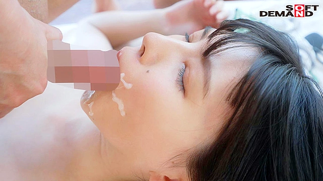 お尻の穴に指入れられながらマ×コを突かれるのが好きです。 沖縄県 国頭郡 地方銀行窓口 日野りこ（仮名・19歳） 実家暮らしの地味子が門限19時までに初AV出演