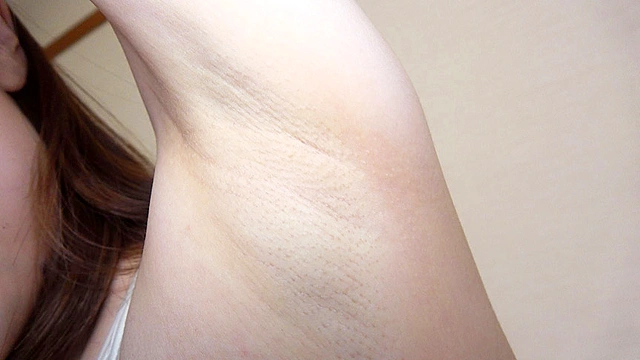 桐香ゆうり 濡れてテカってピッタリ密着 神スク水  可愛い女子のスクール水着姿をじっとりと堪能！着替え○撮から始まり貧乳から巨乳にパイパン、ハミ毛、ジョリワキ等のフェチ接写やローションソーププレイやスク水ぶっかけ等を完全着衣で楽しむAV