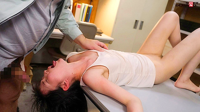 管理人の俺に対して失礼な態度取りやがって…女子寮で毎朝ノーパンノーブラの無防備な格好でゴミ出しする若い女にムカついたから事務所に引きずり込んで容赦なく中出ししてやった。