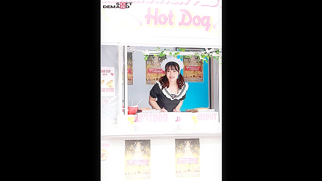 【もあ編】イルミネーションを見に来ていた冬休み中の女子大生さん 「半裸で移動販売してみませんか？」お客さんにバレないよう10分おきに過激になる下半身イジられミッションに耐えられるか！？