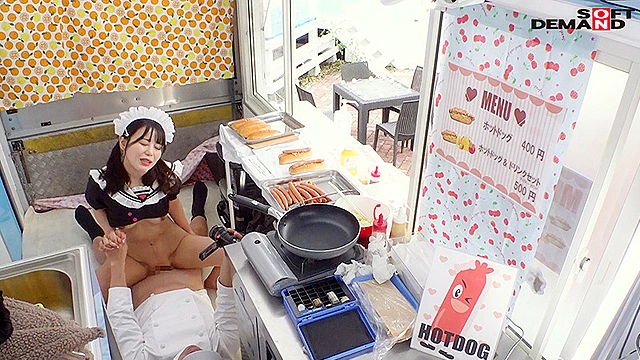 【もあ編】イルミネーションを見に来ていた冬休み中の女子大生さん 「半裸で移動販売してみませんか？」お客さんにバレないよう10分おきに過激になる下半身イジられミッションに耐えられるか！？