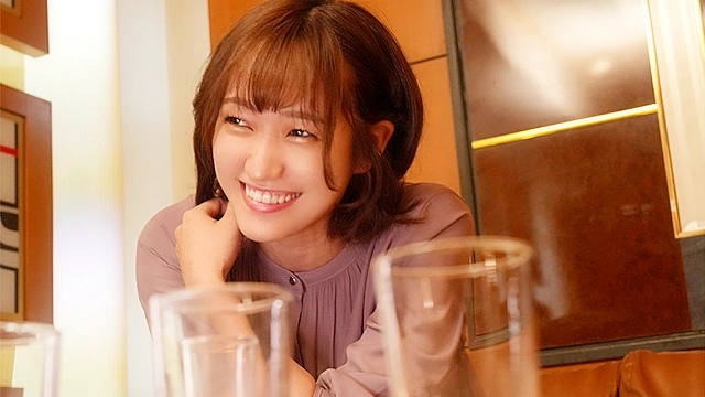 人妻ナンパ 「どうせ旦那は飲み会だし…ちょっとだけなら…。」週末金曜日の夜、主婦達が羽を伸ばす自由時間 家に帰るまでは母親ではなく1人のオンナで居たい… スリルと浮気願望を優先した人妻さんが帰宅中にAV出演