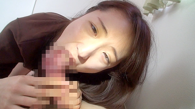 素人妻が一般大学生の自宅に一泊 一度のゴム姦では満足できず2度もガチ中出しを許してしまうスレンダー真性どスケベ妻 れなさん 29歳