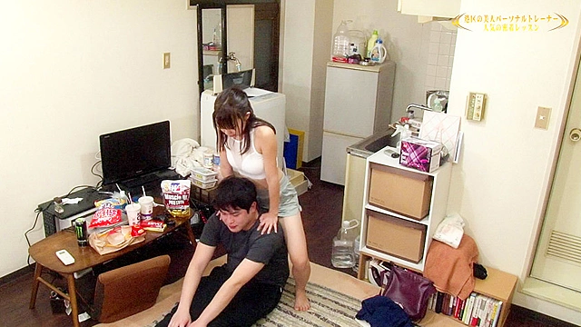 港区の某高級会員制ジムにいる美人パーソナルトレーナー！人気の密着レッスンでどこまでやってくれるのか？