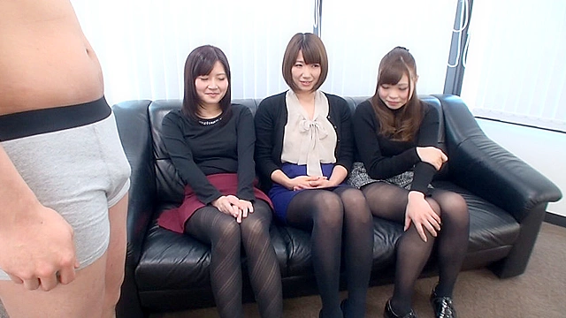 ふたりで一緒にオチ○チン舐めしゃぶり！友達と一緒にWフェラ！ VOL.2