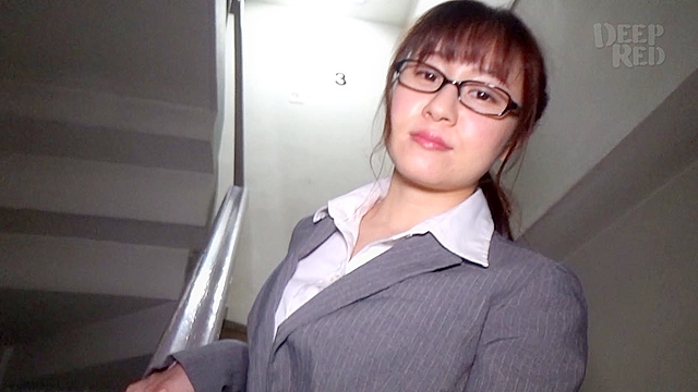 現役OL裏バイト 春風もえ 仕事帰りのパンティ glouces fetish