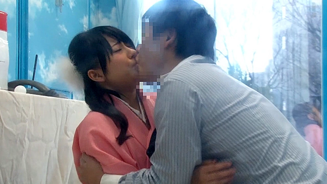 マジックミラー号に大学卒業式を終えたばかりの友達同士の男女が初乗車！Hなゲームでお互いのオナニーを見せ合ったら火が付いて“思い出SEX”までしてしまうのか！？