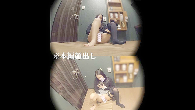 【ネットカフェオナニー】黒髪清楚系の生保レディがまさかのカエルポーズ＆ブリッジでがっつり中イキ