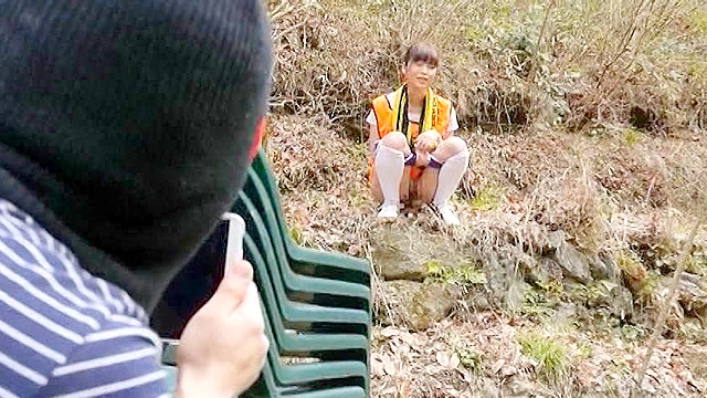 【ドッキリ】フットサル場トイレを使用禁止にしたら、スポーツ女子の野ション○撮成功！！「動画サイトにうpしてイイですかw」で、生ハメ中出しまでヤレるか検証する！！ 生放尿中
