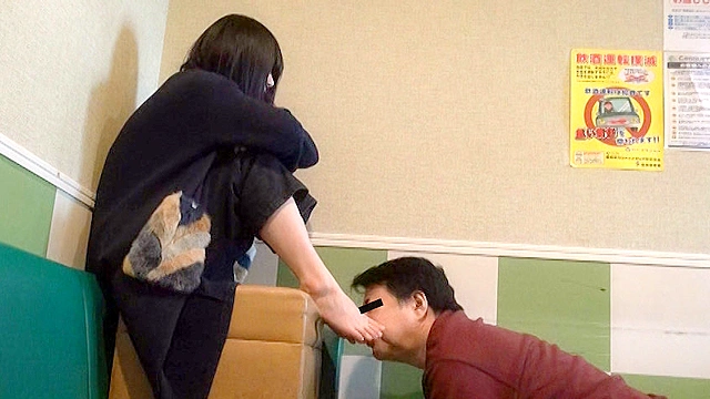 働く女性専用足裏口中洗浄機（2） コンバースの匂いがした18歳の足