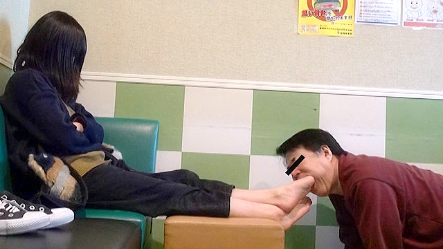 働く女性専用足裏口中洗浄機（2） コンバースの匂いがした18歳の足