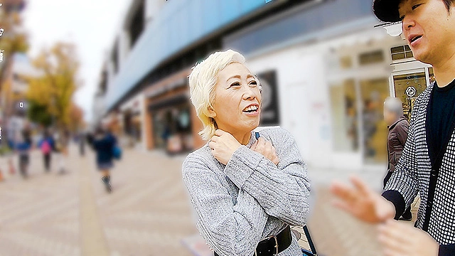 勇気あるナンパ 年の差15歳以上の可愛い熟々おばさんをゲット！！27