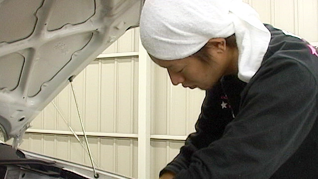 自動車整備士！汗と油にまみれた体を引き寄せ交じり合う！！