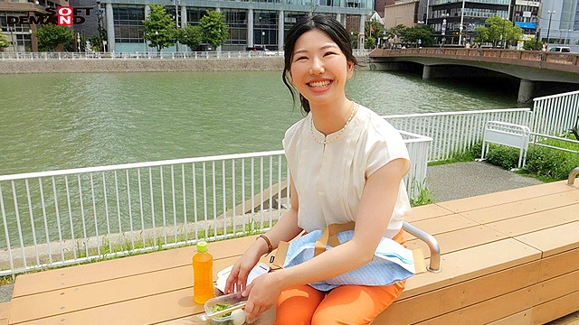 【初撮り】プロレスファンの美人WEBデザイナー 筋トレが趣味で男性のタイプももちろん巨根マッチョ 軟体で潮が吹きやすくイラマ好きの博多美女と週末ほろ酔い中州デート かれん・23歳