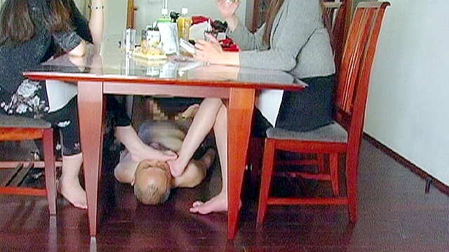 暇をもて余したマダムたちのM男のチンチン玉遊び
