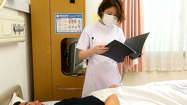 尿もれ改善トレーニング中に美人理学療法士がおっぱいを押しつけてくるので勃起が止まらない（2）