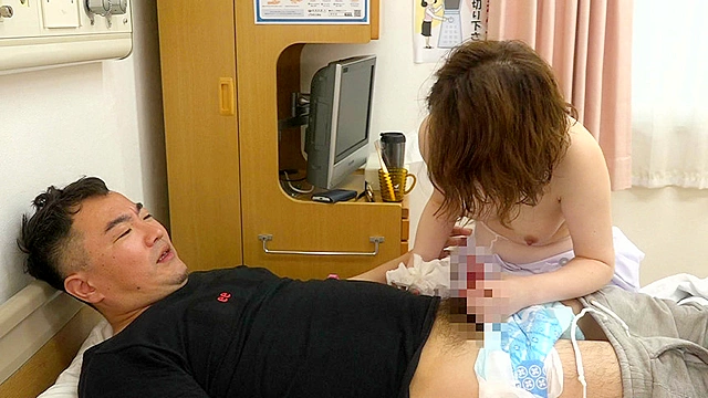 尿もれ改善トレーニング中に美人理学療法士がおっぱいを押しつけてくるので勃起が止まらない（2）