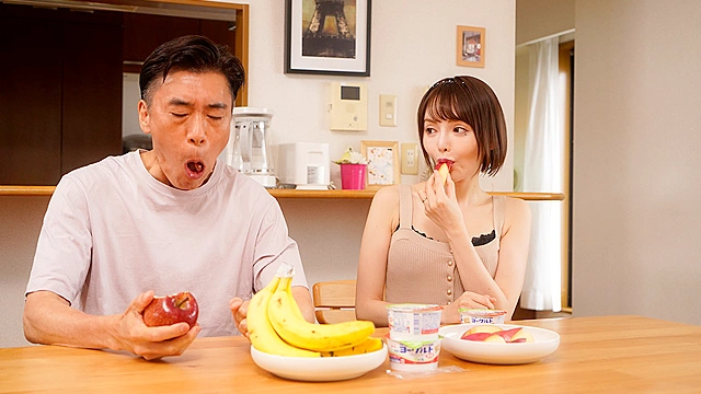 見た目クールな美人妻 中身は気の良い嫁で男家族に快楽と喜びを与えるエッチ大好き大当たり若妻で義父も喜ぶ