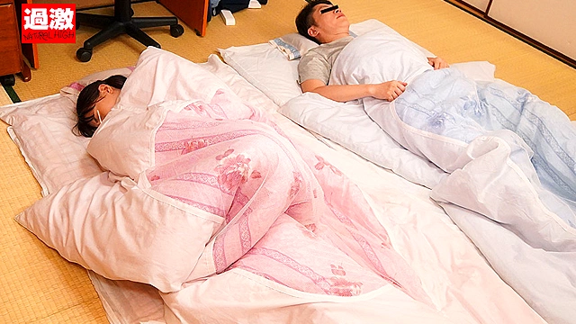 クリトリスの位置を覚えた妹が布団の中で丸まってオナニーしていて堪らない…