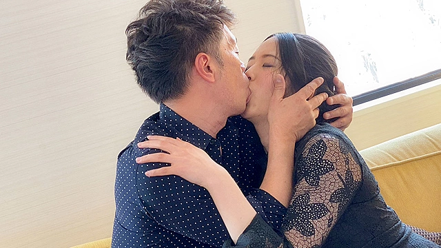 生セックスで快楽を優先させるオンナたち 膣内射精ドキュメント！ 知的美女とまったりとした濃厚エッチ