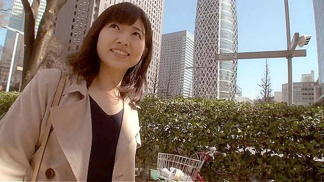 どこにでもいる普通のママがやっぱり1番エロい。 山口菜穂 38歳 AV DEBUT