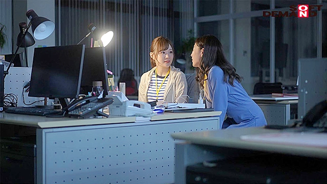 壁！机！椅子！から飛び出る生チ○ポが人気の放送局『（株）しゃぶりながらテレビ』…たまにハメながら！！