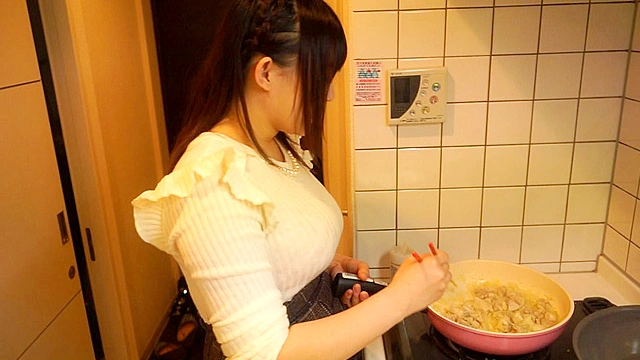 爆乳H-CUPシロウト1泊2日弾丸出張撮影4時間 6SEXヤリまくり in名古屋