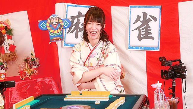 脱衣麻雀最強戦！2晴れ着美女がカンチャンずっぽし！オマ●コずっぽし！？ 完全版
